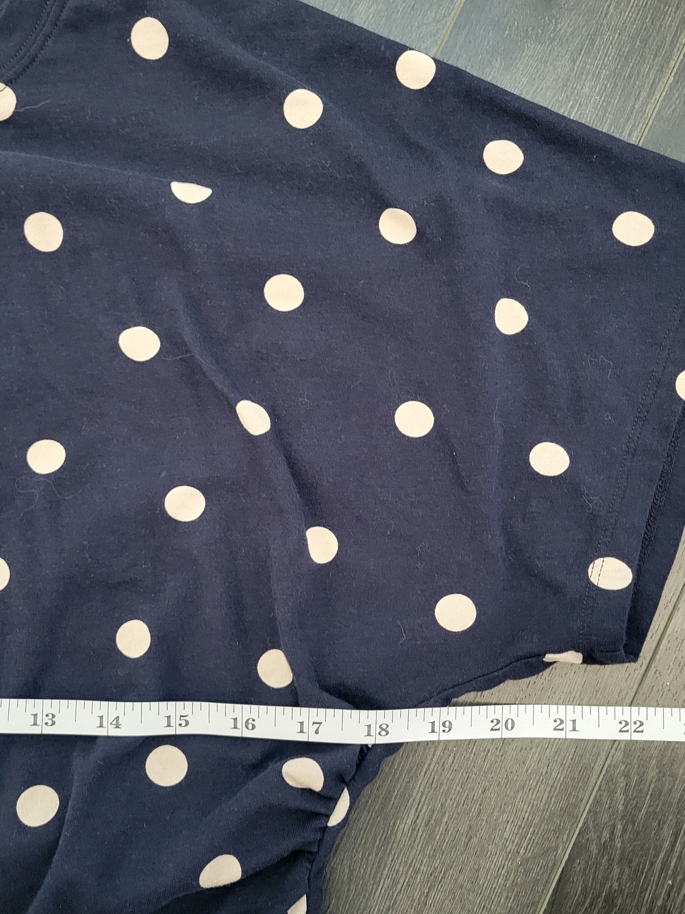 REITMANS Navy Polka Dot Short Sleeve Tee Sz M Shirred Sides Organic Cotton - Picture 10 of 11